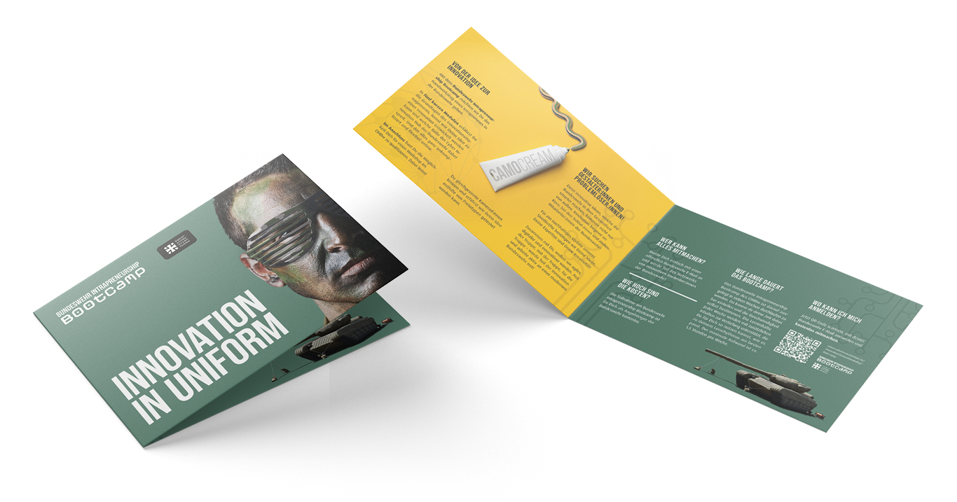Eine grün-gelbe Faltbroschüre mit dem Titel INNOVATION IN UNIFORM zeigt eine ernst dreinblickende Person in Uniform mit digitalen Linien quer über ihr Gesicht, Text, ein Bild eines Panzers, eine weiße Abbildung eines Ohrstöpsels und das Logo von Geithe & Ußner Hygienefachhandel.
