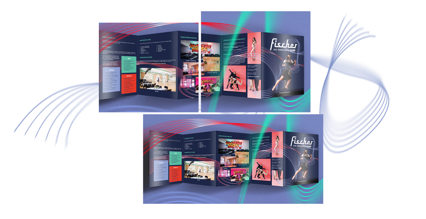 Zwei Bilder einer dreifaltigen Broschüre für die Fischer Akademie und den Baumdienst Schaller mit Tänzern und leuchtenden Farben werden vor einem blauen Hintergrund mit abstrakten geschwungenen Linien und Wellenmustern gezeigt.